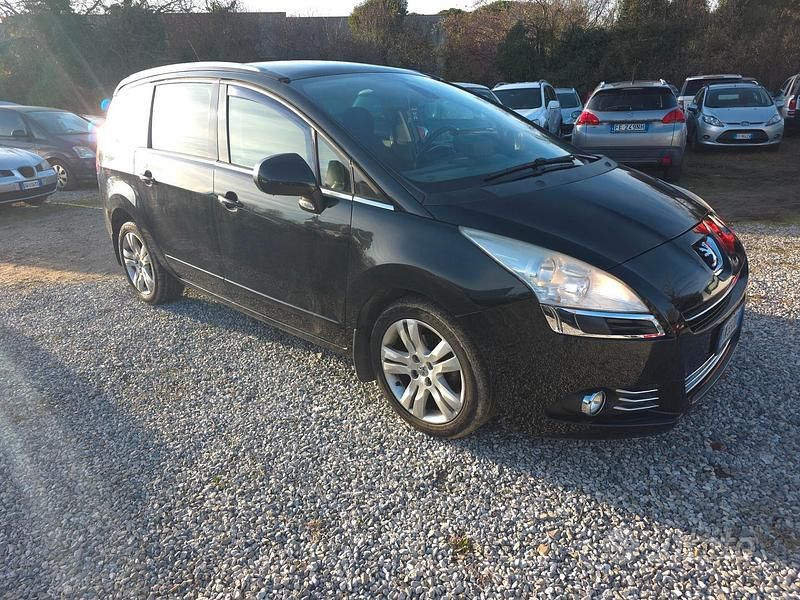 Usata Peugeot 5008 Active 112 CV (82 kW) 2012 Nero Monovolume