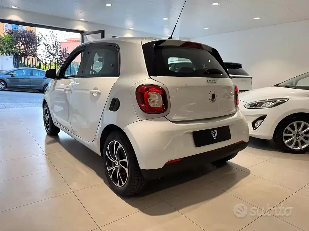 Usata Smart ForFour Passion 71 CV (52 kW) 2017 Bianco Utilitaria