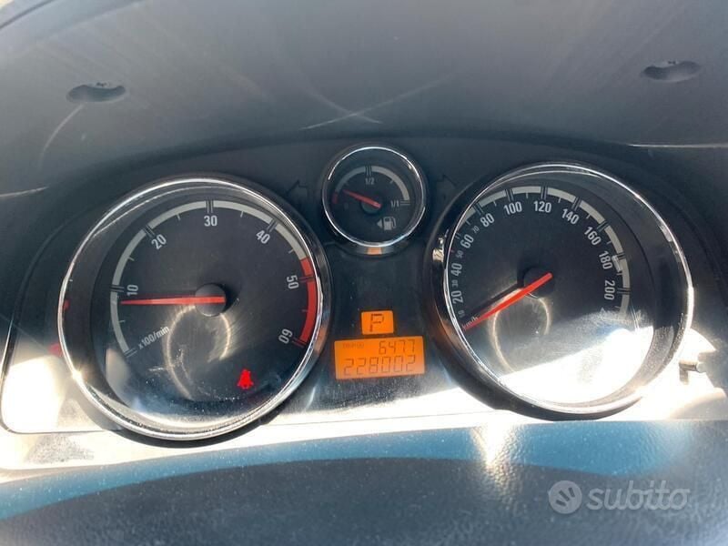 Nero Usata 2010 Opel Antara SUV | 4500 € (Molto cara) - Immagine 1/4