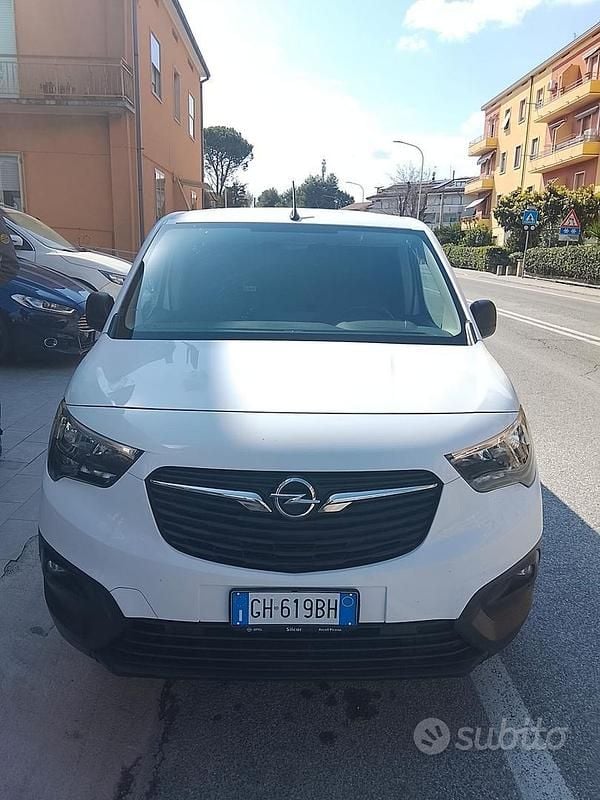 Usata Opel Combo Edition 102 CV (75 kW) 2021 Bianco Monovolume