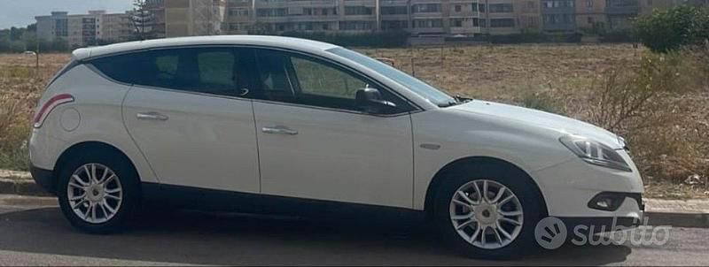 Usata Lancia Delta 105 CV (77 kW) 2012 Bianco Utilitaria