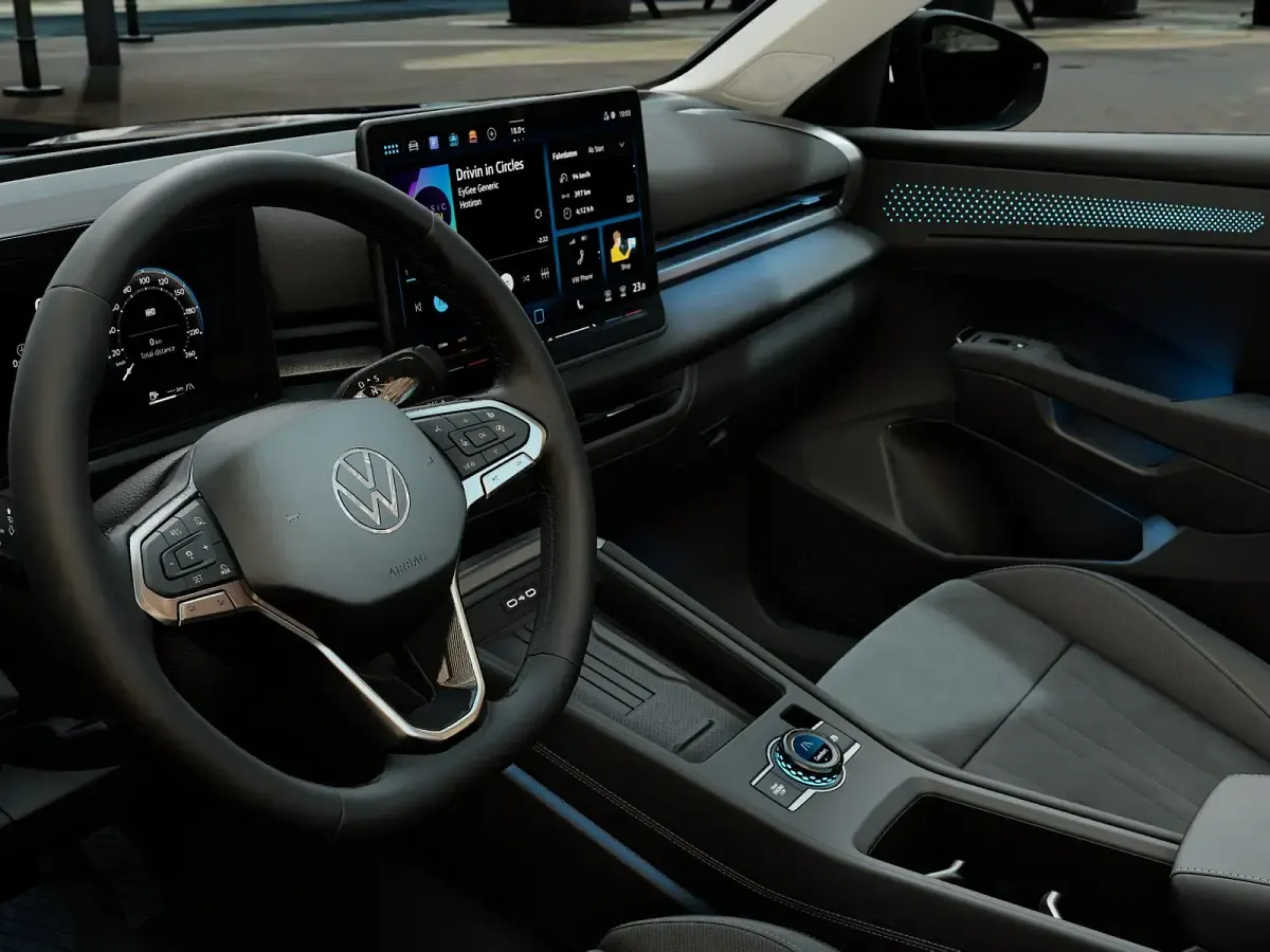 Nuova VW T-Roc Style 150 CV (110 kW) 2026 Grenadill black metallizzato SUV