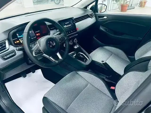 Nuova Mitsubishi Colt Invite 67 CV (49 kW) 2025 Nero Utilitaria