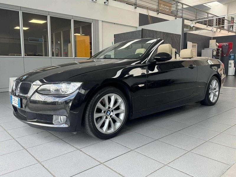 Usata BMW 320 Cabriolet Efficient Dynamics 177 CV (130 kW) 2009 Nero Cabrio
