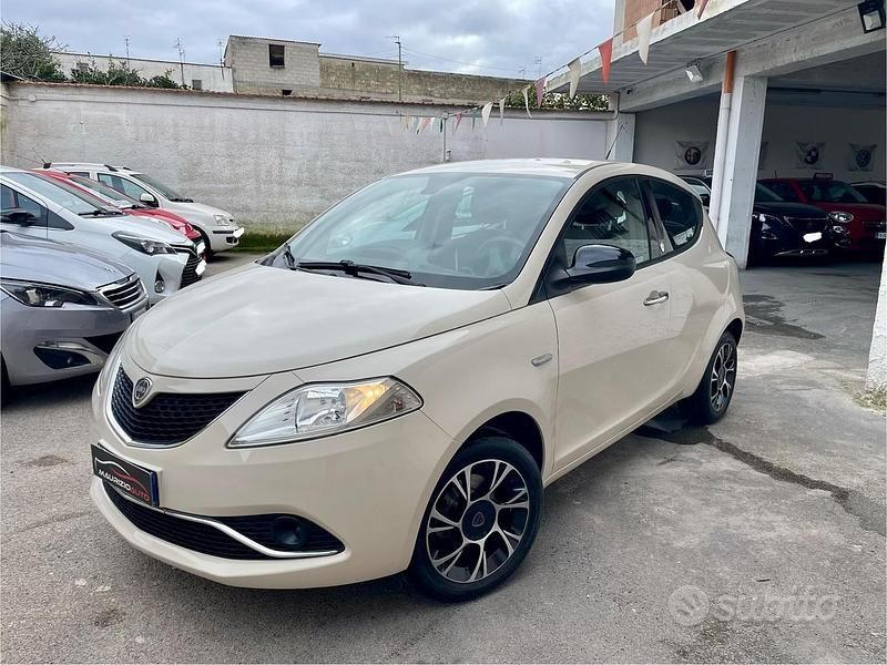 Usata Lancia Ypsilon Platinum 69 CV (50 kW) 2016 Beige Utilitaria