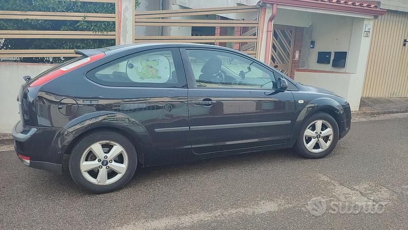 Usata Ford Focus 110 CV (80 kW) 2005 Nero Coupé