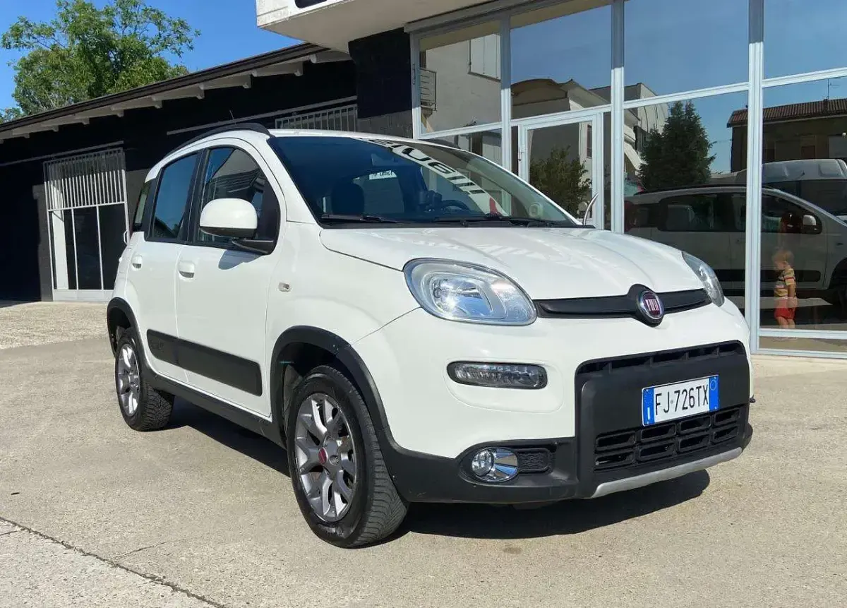 Usata Fiat Panda 4x4 S 84 CV (61 kW) 2017 Bianco Utilitaria
