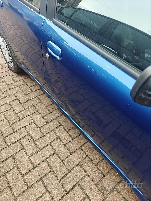 Usata Fiat Punto 86 CV (63 kW) 1999 Blu Berlina