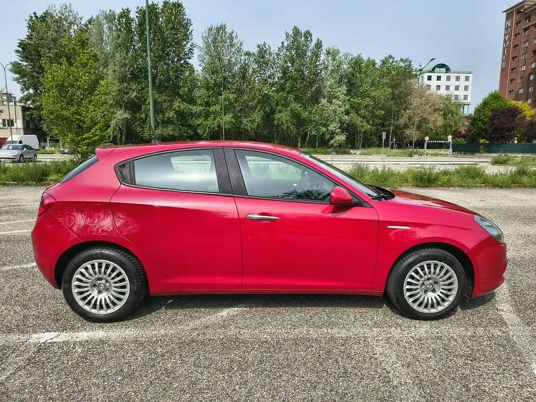 Usata Alfa Romeo Giulietta Impression 105 CV (77 kW) 2015 Rosso Utilitaria