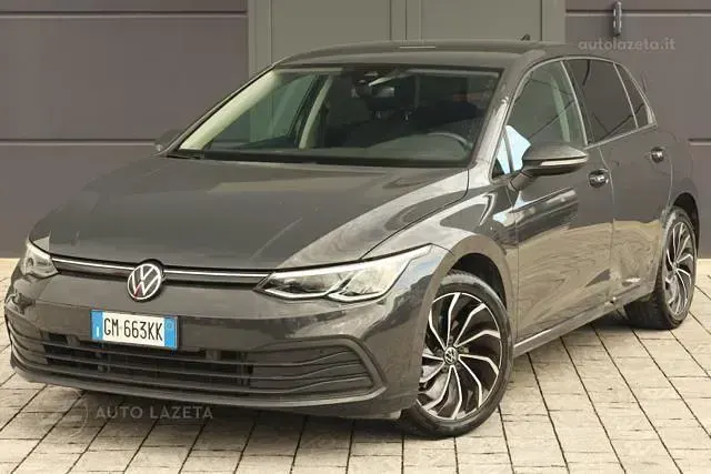 Usata VW Golf VIII Life 131 CV (96 kW) 2023 Grigio Berlina