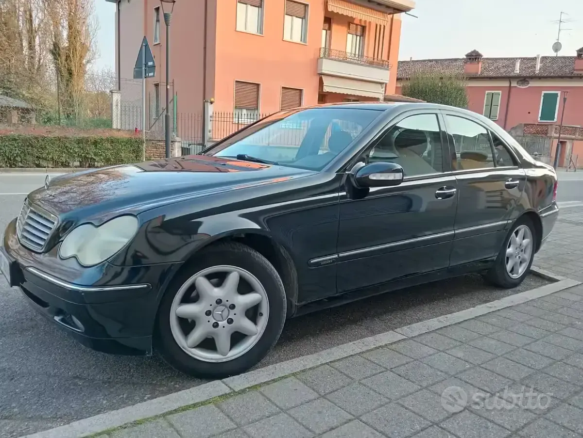 Usata Mercedes C180 129 CV (94 kW) 2003 Nero Berlina