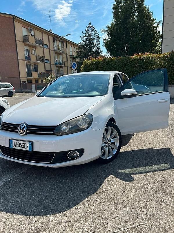 Usata VW Golf VI 140 CV (102 kW) 2009 Bianco Utilitaria