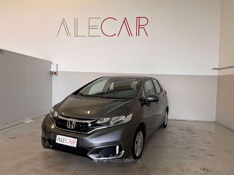 Grigio Usata 2018 Honda Jazz Comfort Due volumi | 11.700 € (Buon prezzo) - Immagine 1/4