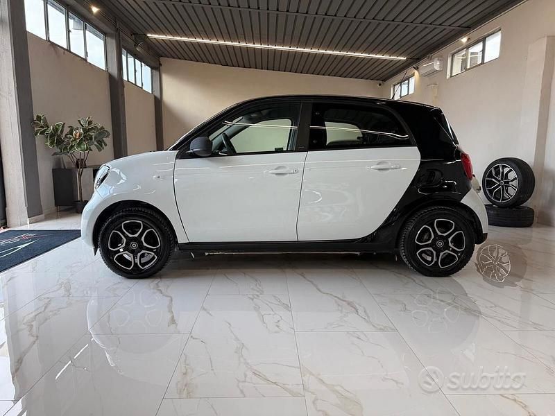 Usata Smart ForFour 71 CV (52 kW) 2019 Bianco Utilitaria