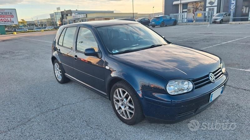 Usata VW Golf IV 104 CV (76 kW) 2001 Nero Berlina