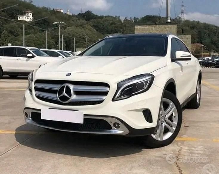 Usata Mercedes GLA200 Business 136 CV (100 kW) 2016 Bianco SUV