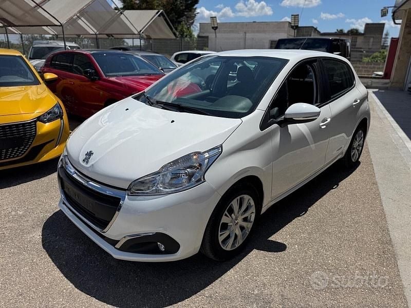 Usata Peugeot 208 Active 101 CV (74 kW) 2020 Bianco Utilitaria