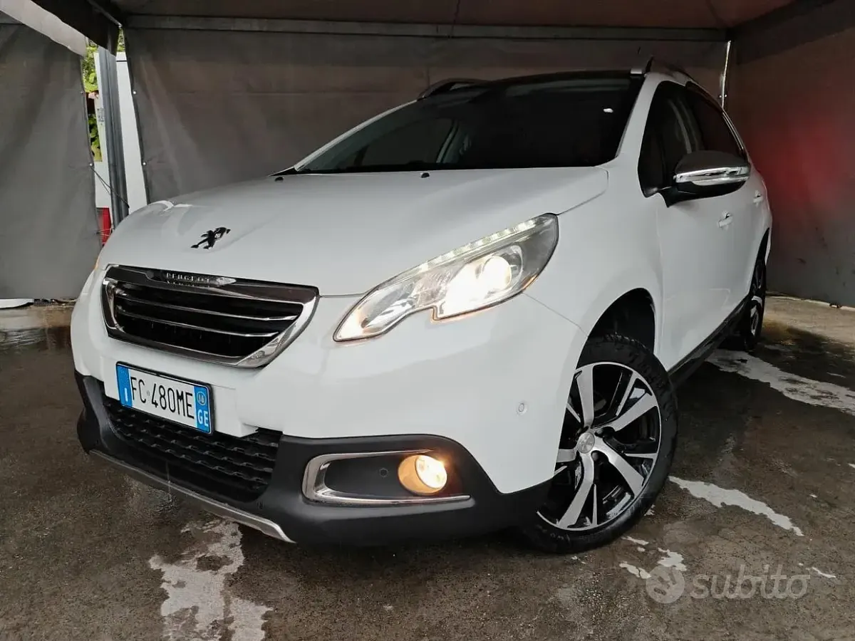 Usata Peugeot 2008 Allure 120 CV (88 kW) 2016 Bianco SUV