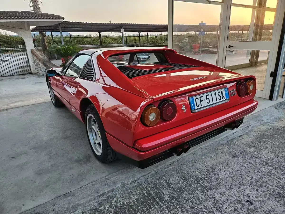 Usata Ferrari 328 270 CV (198 kW) 1986 Rosso Cabrio