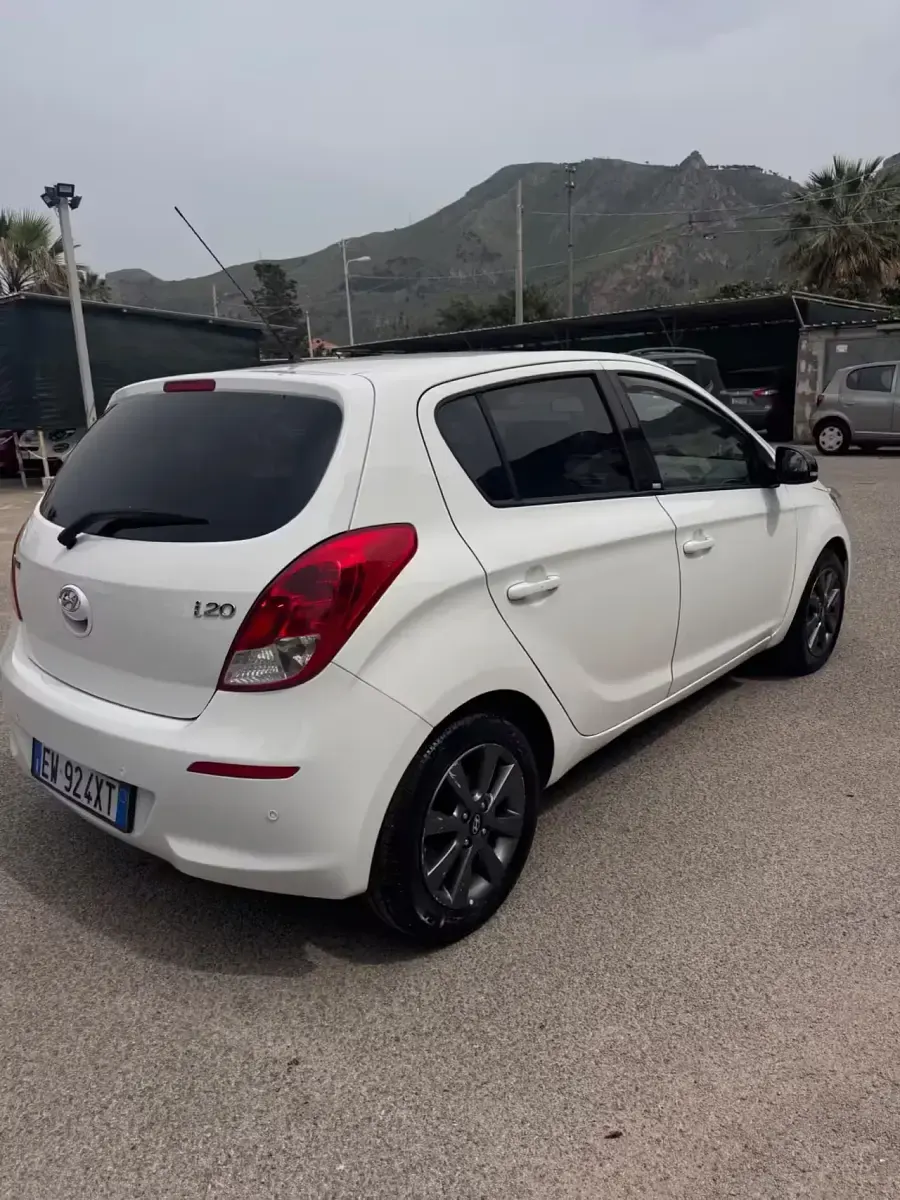 Usata Hyundai i20 GO! 85 CV (62 kW) 2014 Argento Utilitaria