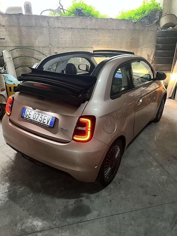 Usata Fiat 500e Passion 42 kW (58 CV) 2021 Cabrio