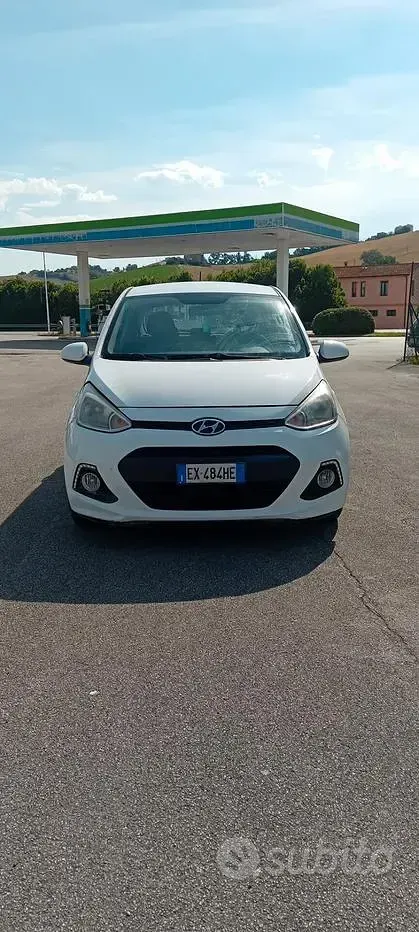 Usata Hyundai i10 67 CV (49 kW) 2015 Bianco Utilitaria