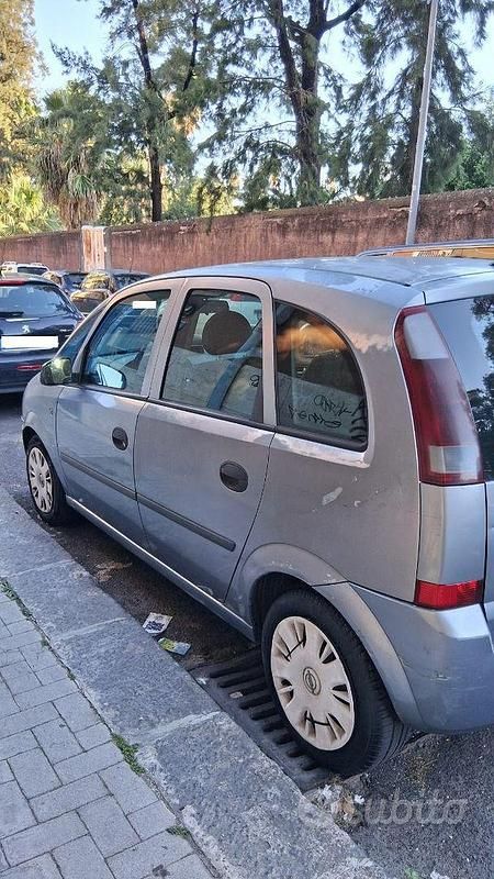 Usata Opel Meriva 101 CV (74 kW) 2004 Grigio Monovolume