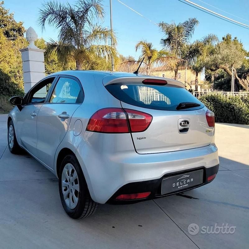 Usata Kia Rio LX 74 CV (54 kW) 2012 Grigio Berlina