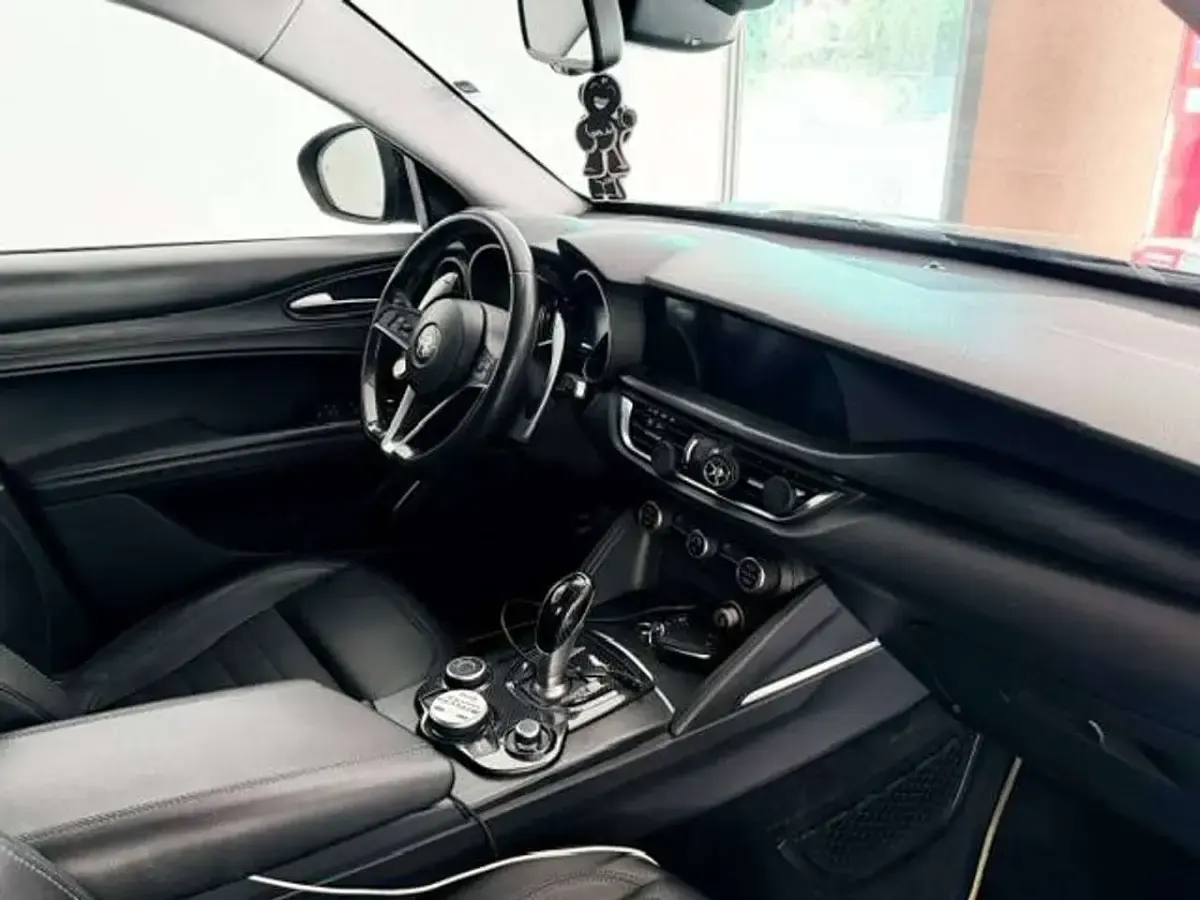 Usata Alfa Romeo Stelvio Super 209 CV (153 kW) 2018 Nero SUV