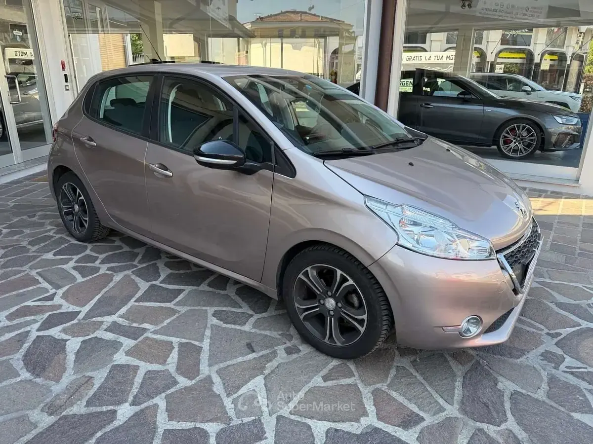 Usata Peugeot 208 Allure 82 CV (60 kW) 2014 Gray Utilitaria
