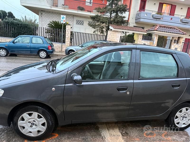 Usata Fiat Punto Dynamic 59 CV (43 kW) 2003 Nero Utilitaria