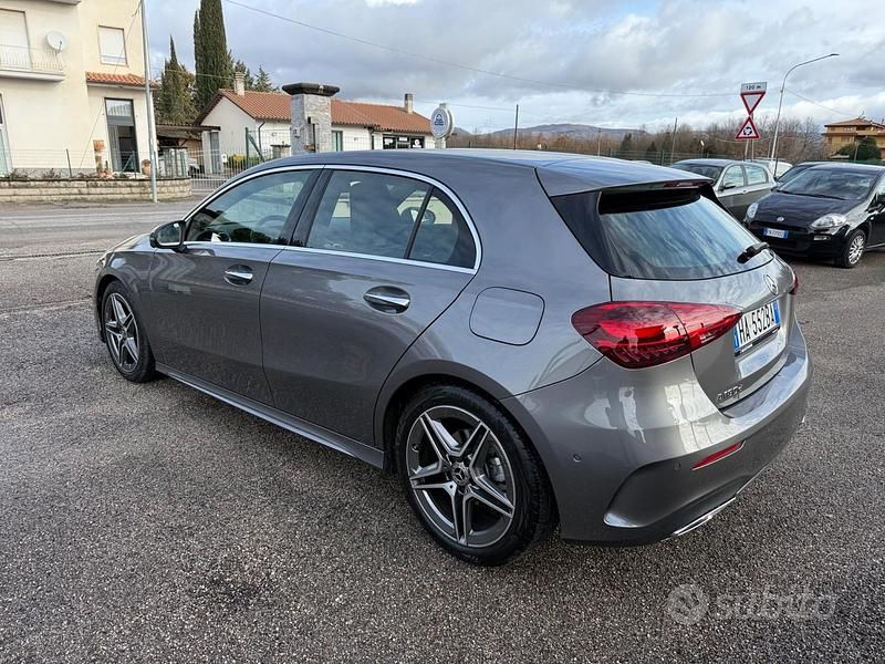 Usata Mercedes A180 AMG Line Premium 115 CV (84 kW) 2023 Grigio Berlina