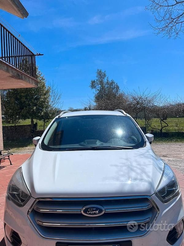 Usado Ford Kuga 120 CV (88 kW) 2019 Blanco SUV