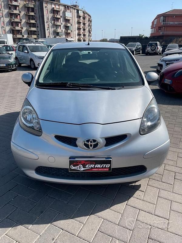 Usata Toyota Aygo 68 CV (50 kW) 2007 Grigio Utilitaria