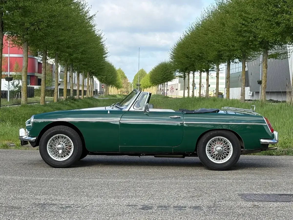 Usata MG B 96 CV (70 kW) 1967 Verde Cabrio