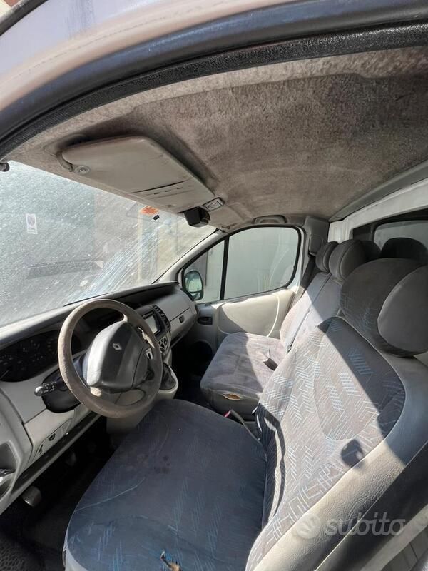 Usata 2000 Renault Traffic Tre volumi | 1500 € - Immagine 1/4