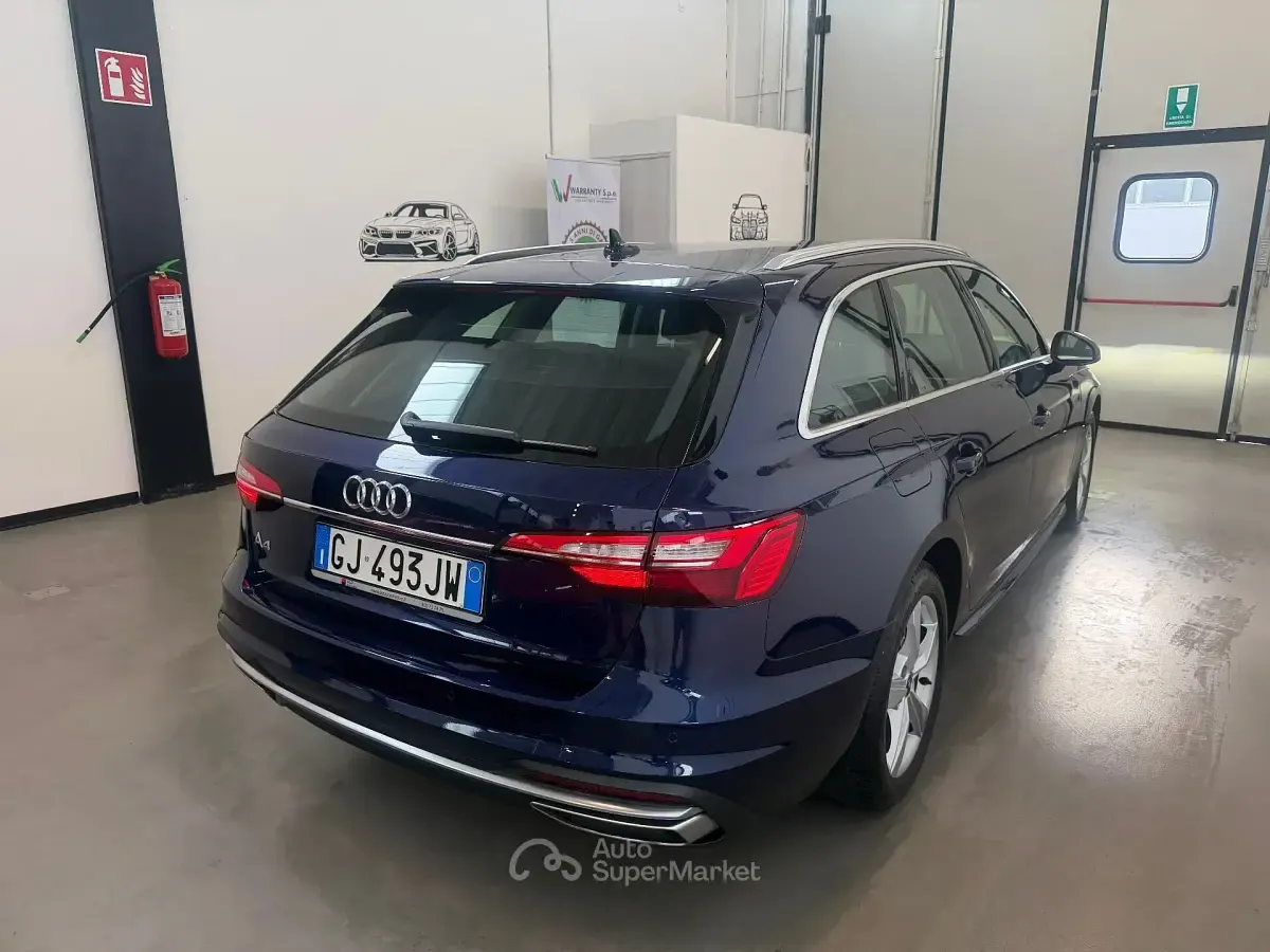 Usado Audi A4 Advanced 163 CV (119 kW) 2022 Azul Familiar