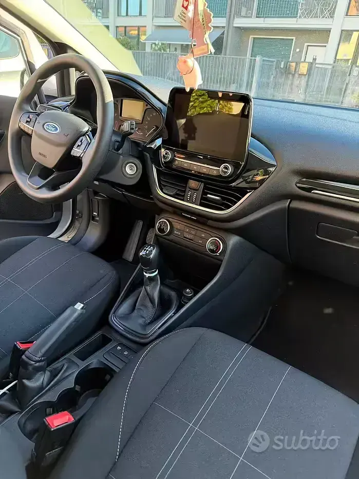 Usata Ford Fiesta 75 CV (55 kW) 2020 Grigio Utilitaria