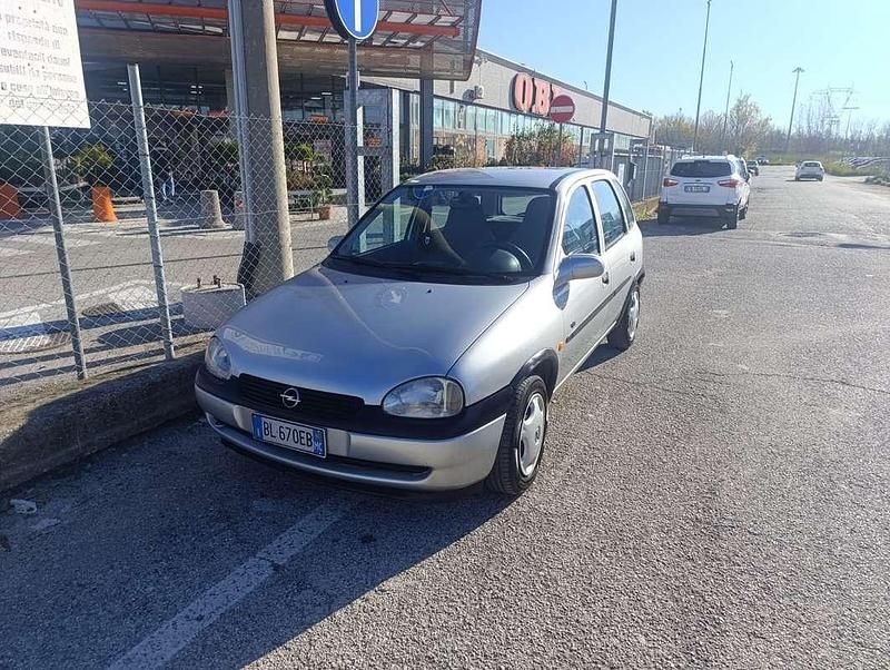 Usata Opel Corsa 67 CV (49 kW) 2000 Grigio Berlina