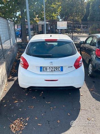 Usata Peugeot 208 82 CV (60 kW) 2014 Bianco Utilitaria