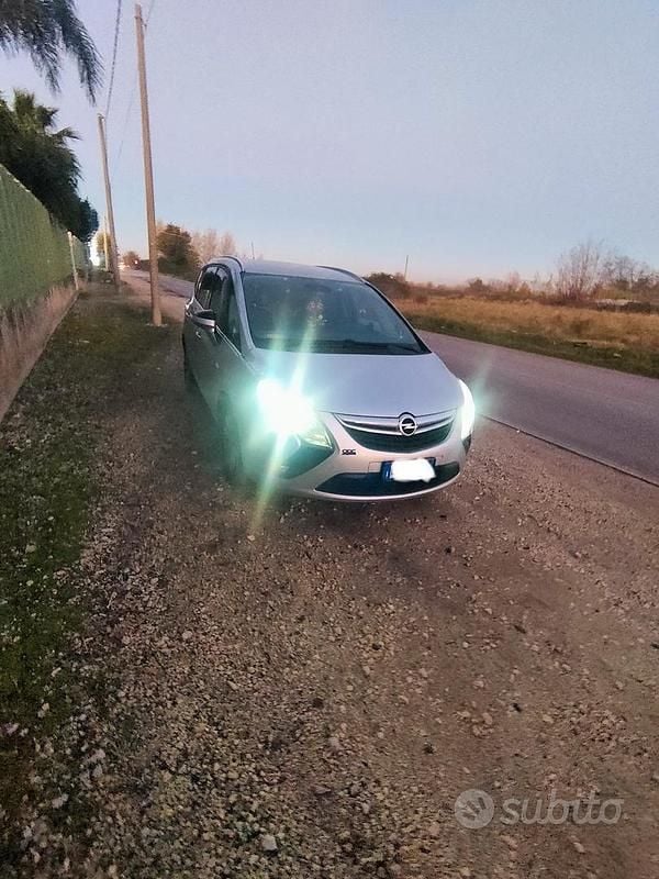 Usata Opel Zafira 150 CV (110 kW) 2013 Grigio Monovolume