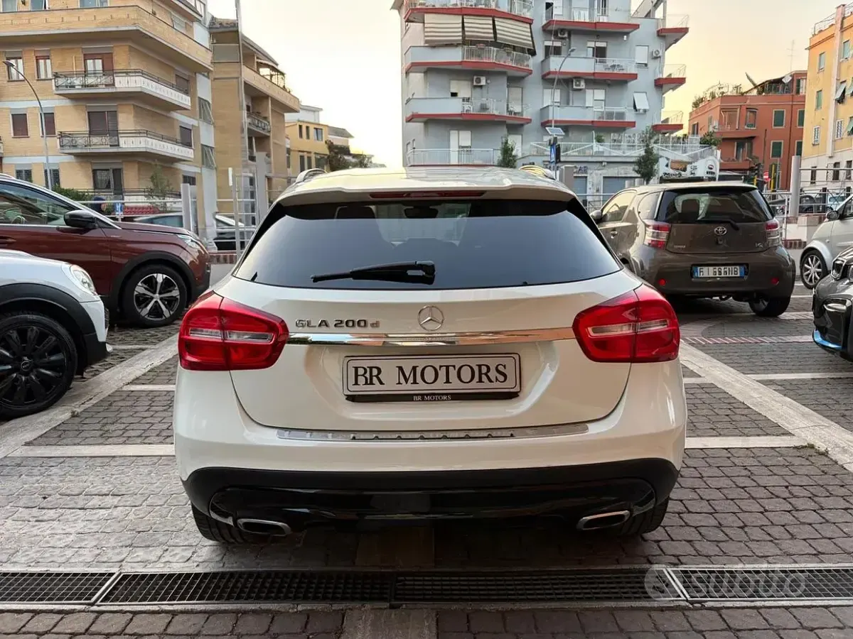 Usata Mercedes GLA200 136 CV (100 kW) 2016 Bianco SUV