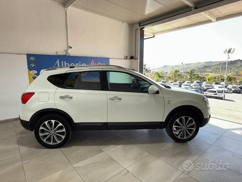 Usata Nissan Qashqai N-TEC 110 CV (80 kW) 2010 Bianco SUV