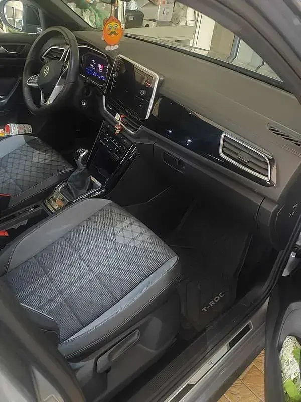 Usata VW T-Roc R-line 116 CV (85 kW) 2023 Grigio SUV