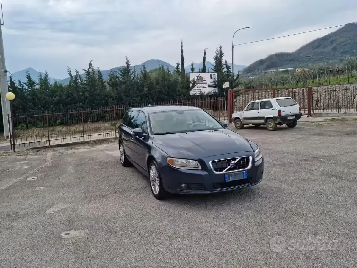 Usata Volvo V70 163 CV (119 kW) 2007 Blu Station wagon
