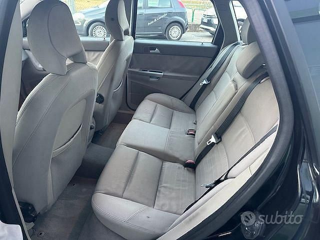 Usata Volvo V50 Momentum 136 CV (100 kW) 2006 Nero Station wagon