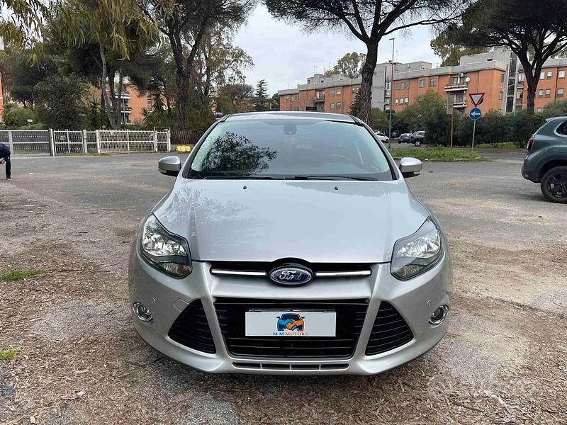 Begagnad Ford Focus Titanium 116 HK (85 kW) 2014 Grå Sedan