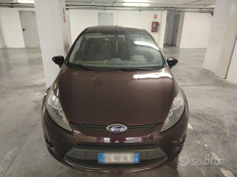 Usata 2011 Ford Fiesta Due volumi | 5100 € (Buon prezzo) - Immagine 1/4