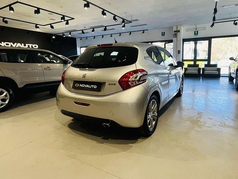 Usata Peugeot 208 Allure 82 CV (60 kW) 2013 Argento Utilitaria