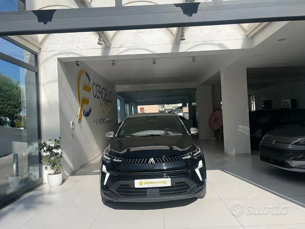 Usata Renault Captur Techno 91 CV (66 kW) 2025 Nero grigio metallizzato SUV